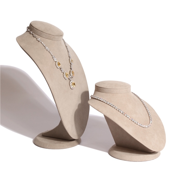 CHOOSE JEWELRY ITEMS FOR YOUR DISPLAY - IMG 2015