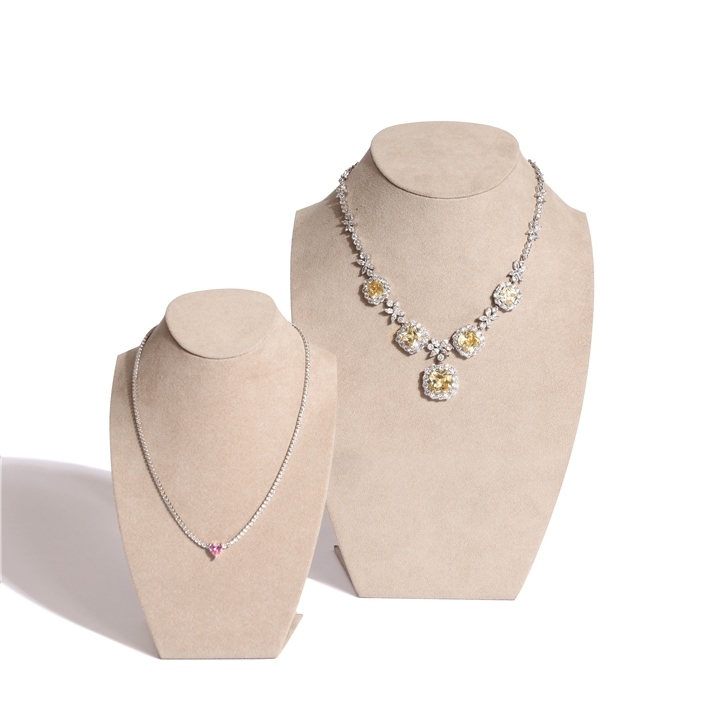 CHOOSE JEWELRY ITEMS FOR YOUR DISPLAY - IMG 2016