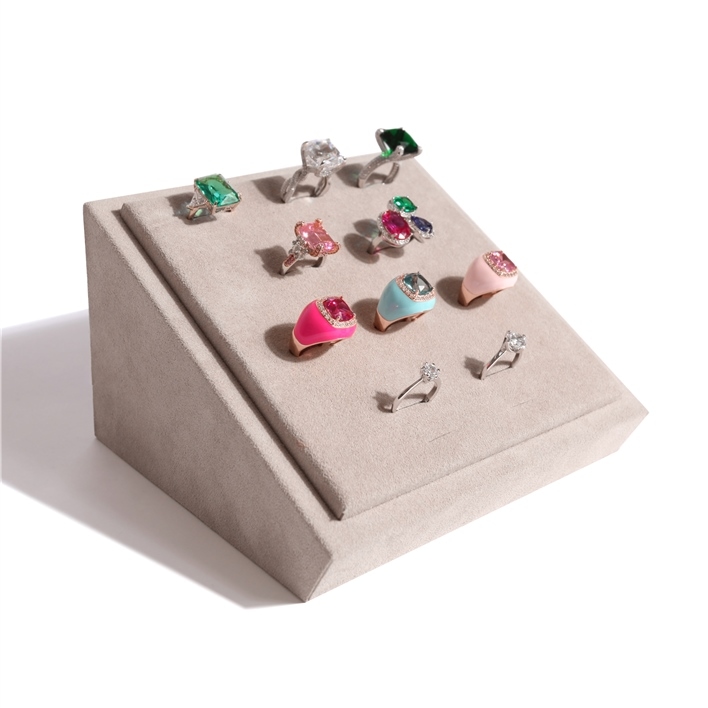 CHOOSE JEWELRY ITEMS FOR YOUR DISPLAY - multipli2